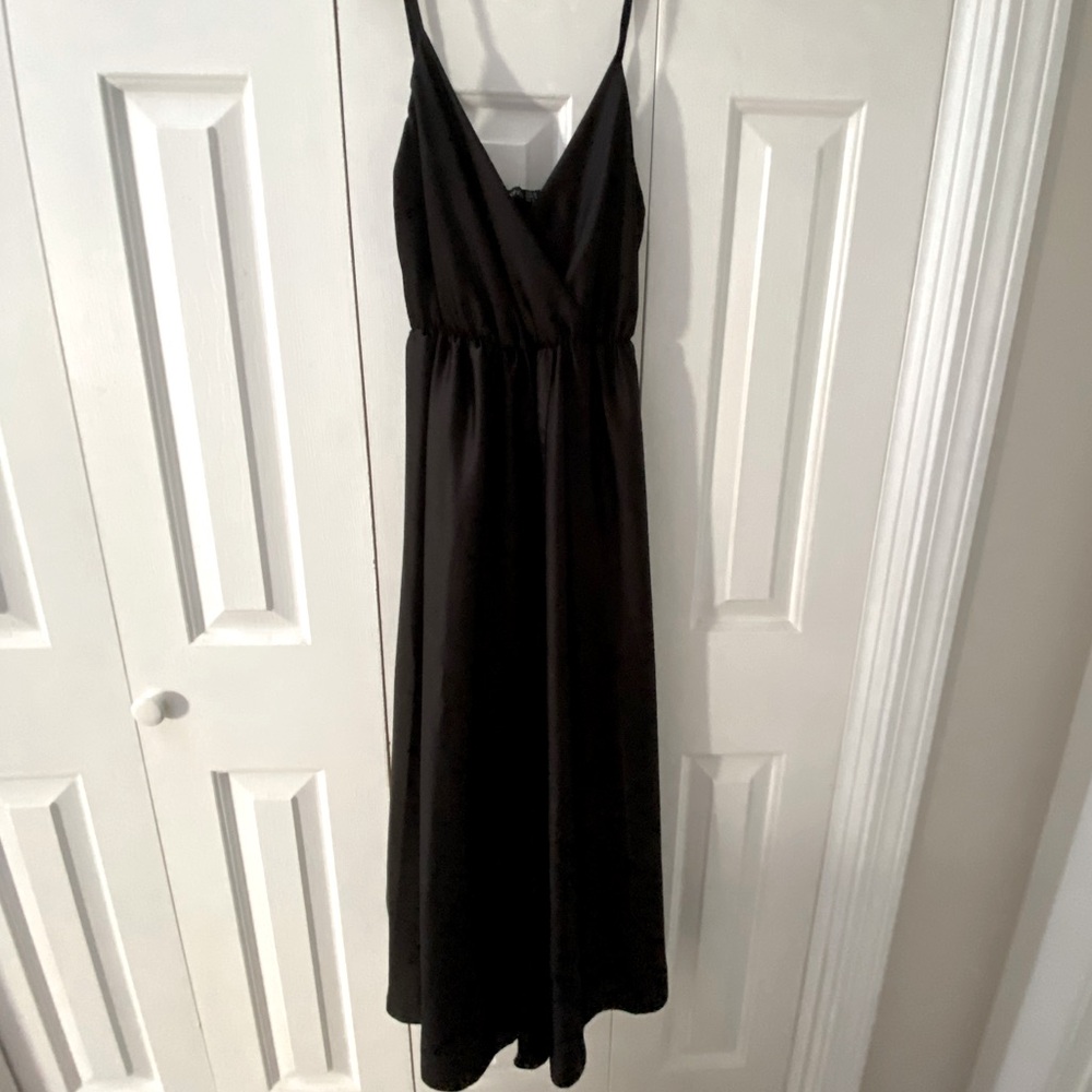 New Boohoo satin black dress open slit front